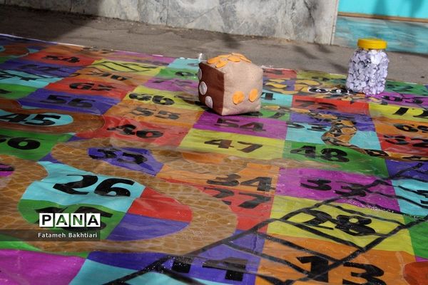 بازدید مسئولان آموزش و پرورش ناحیه یک شهرری از نمایشگاه مدرسه انقلاب