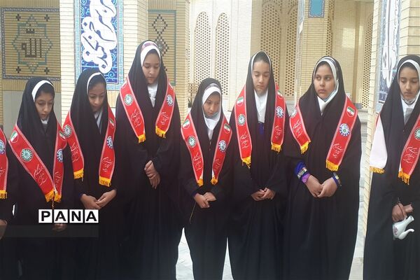 طرح لاله‌های روشن دبستان دین ودانش ابرکوه
