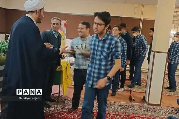 جشن تکلیف دانش‌آموزان دبیرستان استعدادهای درخشان شهید بهشتی رودهن
