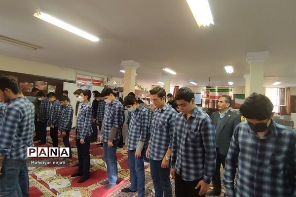 جشن تکلیف دانش‌آموزان دبیرستان استعدادهای درخشان شهید بهشتی رودهن