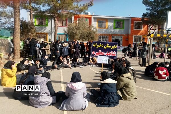همایش دختران انقلاب در دبیرستان شاهد مطهره  کاشمر