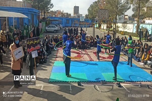 همایش دختران انقلاب در دبیرستان شاهد مطهره  کاشمر