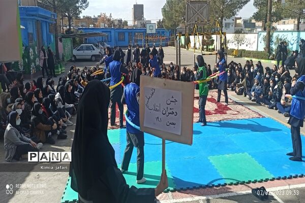 همایش دختران انقلاب در دبیرستان شاهد مطهره  کاشمر