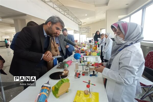 نمایشگاه علمی پژوهشی با مشارکت مدارس منطقه چهاردانگه