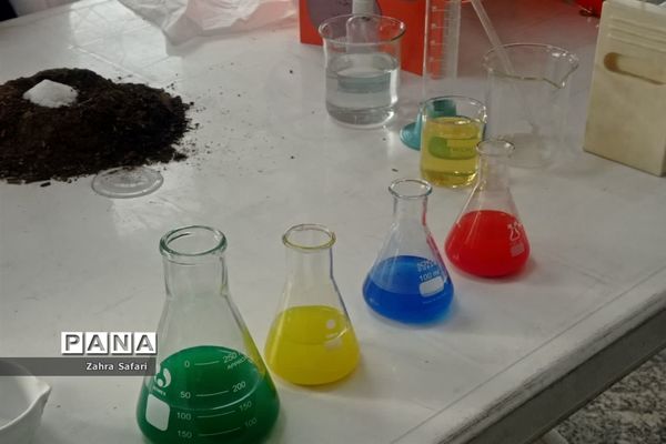 نمایشگاه علمی پژوهشی با مشارکت مدارس منطقه چهاردانگه