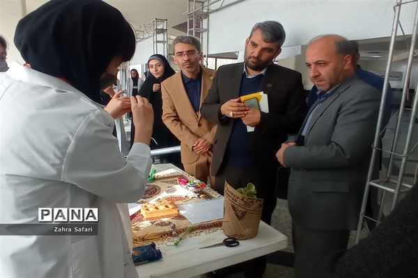نمایشگاه علمی پژوهشی با مشارکت مدارس منطقه چهاردانگه