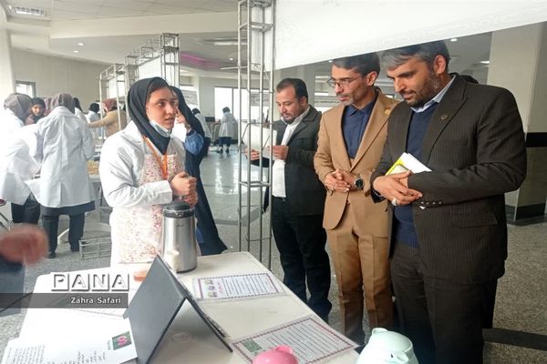 نمایشگاه علمی پژوهشی با مشارکت مدارس منطقه چهاردانگه