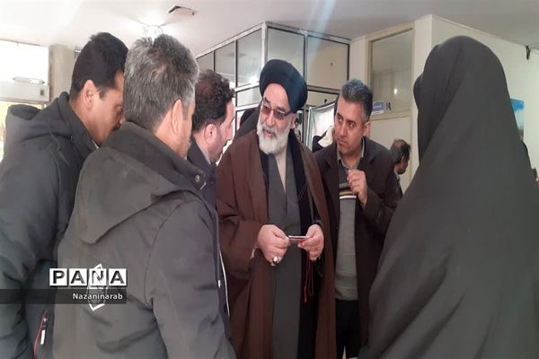 بازدید امام جمعه ورامین  از نمایشگاه عشایرها به‌مناسبت دهه‌فجر در ورامین
