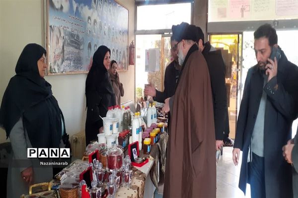 بازدید امام جمعه ورامین  از نمایشگاه عشایرها به‌مناسبت دهه‌فجر در ورامین