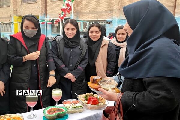 جشنواره غذا  در دبیرستان توحید شهرستان قدس