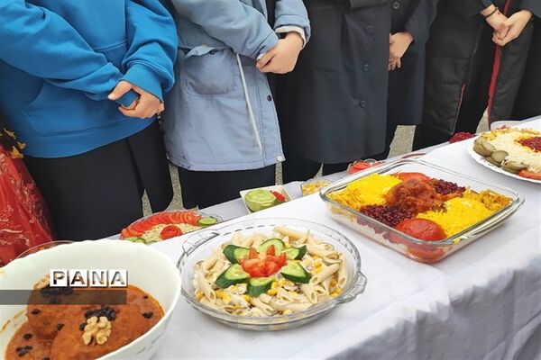 جشنواره غذا  در دبیرستان توحید شهرستان قدس