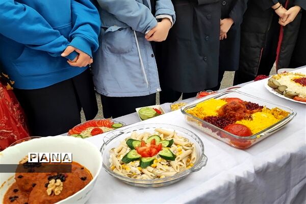جشنواره غذا  در دبیرستان توحید شهرستان قدس