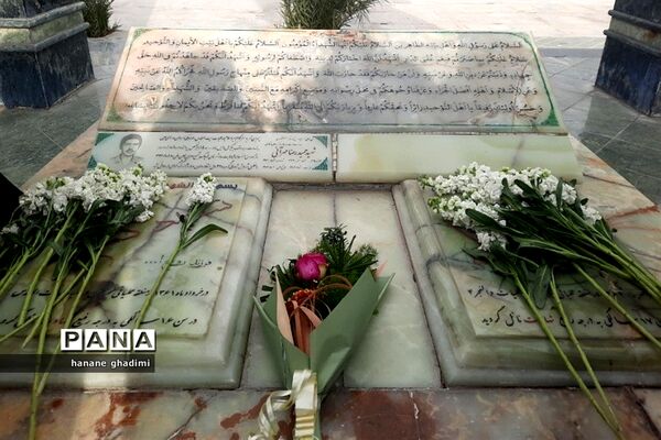 تجدید میثاق دانش‌آموزان دبیرستان ندای‌ زهرا(س)با شهدا در گلزار شهدای‌گمنام قرچک