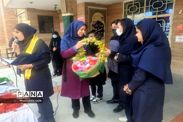 مراسم دهه فجر در دبیرستان حضرت زینب (س) شهرستان قرچک
