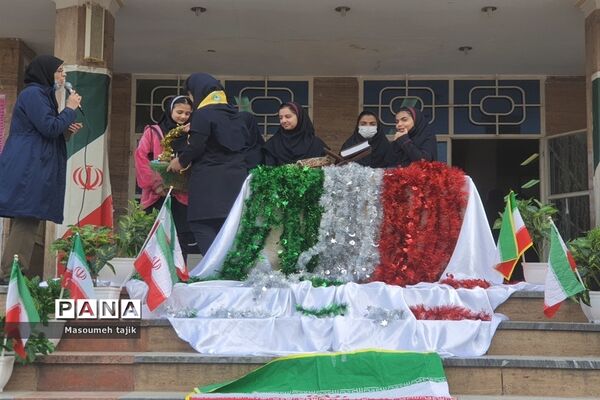 مراسم دهه فجر در دبیرستان حضرت زینب (س) شهرستان قرچک