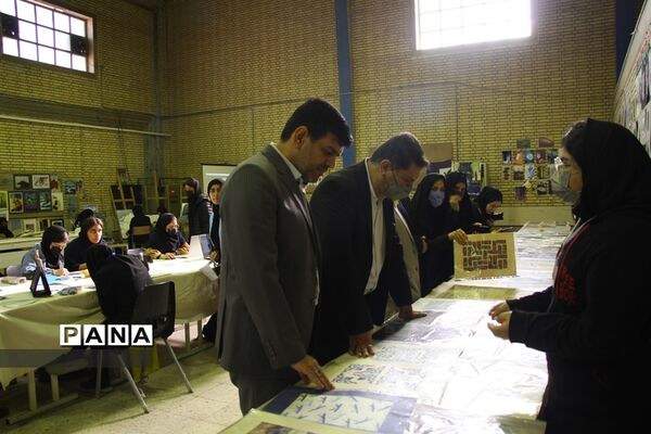 آیین برپایی نمایشگاه دستاوردهای هنرستان دخترانه آمنه در ناحیه یک اهواز