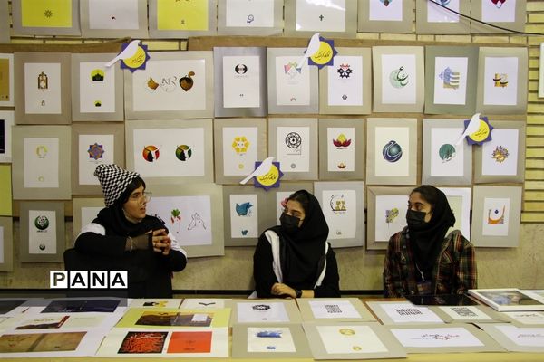 آیین برپایی نمایشگاه دستاوردهای هنرستان دخترانه آمنه در ناحیه یک اهواز