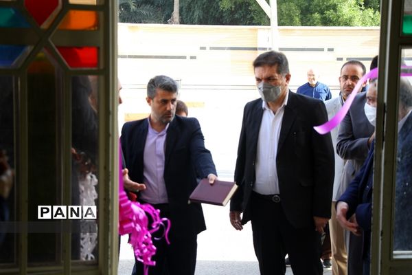 آیین برپایی نمایشگاه دستاوردهای هنرستان دخترانه آمنه در ناحیه یک اهواز