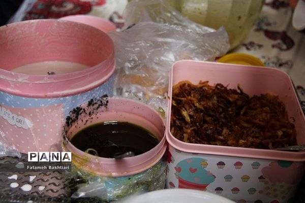 جشنواره غذا در دییرستان حضرت زینب(س) ناحیه یک شهرری به مناسبت ایام الله دهه فجر