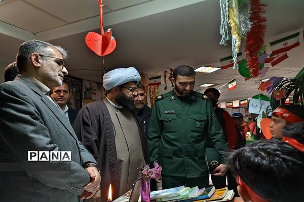 گرامیداشت دهه فجر در دبستان برکت ۲ شهرقدس