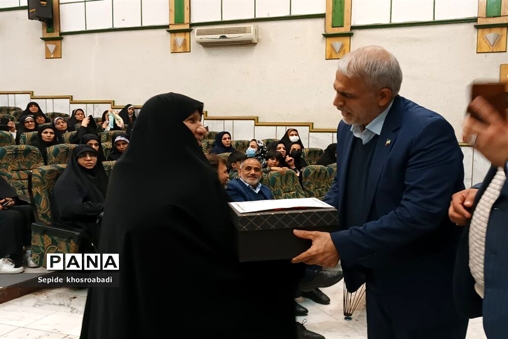 برگزاری نشست امور بانوان و خانواده در کانون فرهنگی پاکدشت