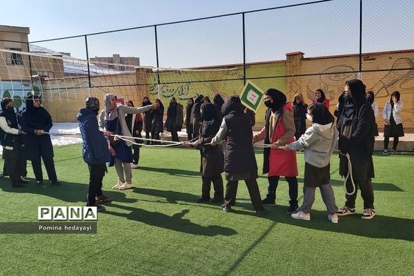 برگزاری المپیاد ورزشی ویژه دهه فجر در هنرستان مبتکران رودهن