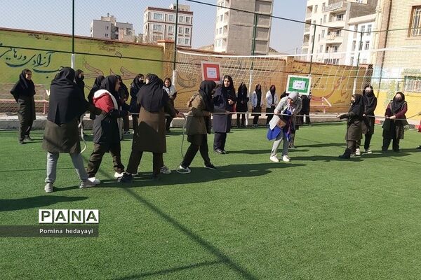 برگزاری المپیاد ورزشی ویژه دهه فجر در هنرستان مبتکران رودهن