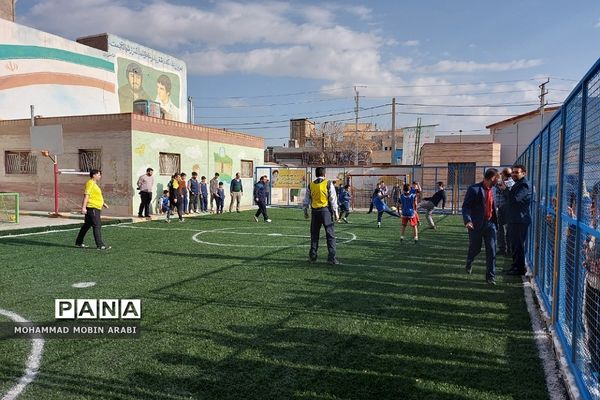 آیین افتتاح زمین چمن فوتسال در دبستان شهیدان قمی فشافویه