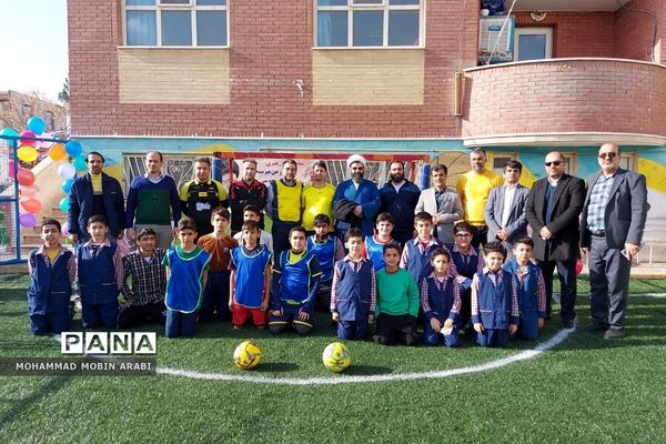 آیین افتتاح زمین چمن فوتسال در دبستان شهیدان قمی فشافویه