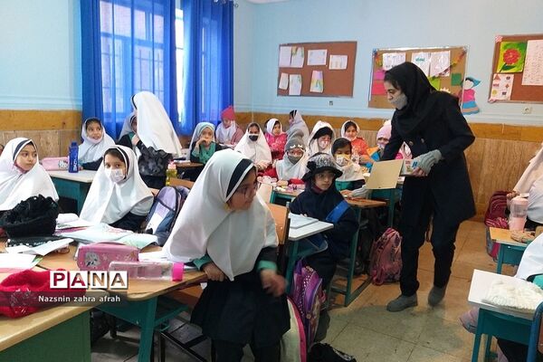 جشن انقلاب در مدارس ابتدایی رودهن