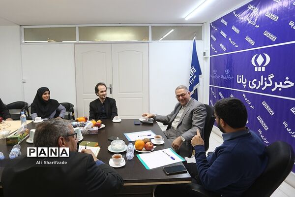 بازدید محمود امانی طهرانی دبیرکل شورای عالی آموزش‌ و پرورش از خبرگزاری پانا