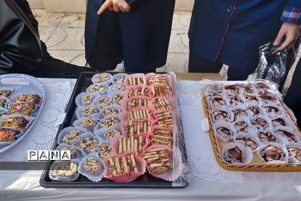 جشنواره کارآفرینی دانش‌آموزان دبیرستان شهید زارع ناحیه 3 کرج