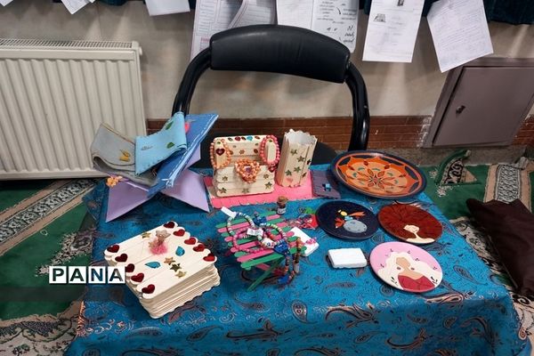 جشنواره کارآفرینی دانش‌آموزان دبیرستان شهید زارع ناحیه 3 کرج