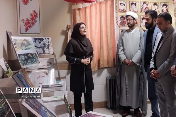نمایشگاه مدرسه‌ انقلاب در آموزشگاه فرزانگان شهرستان قرچک