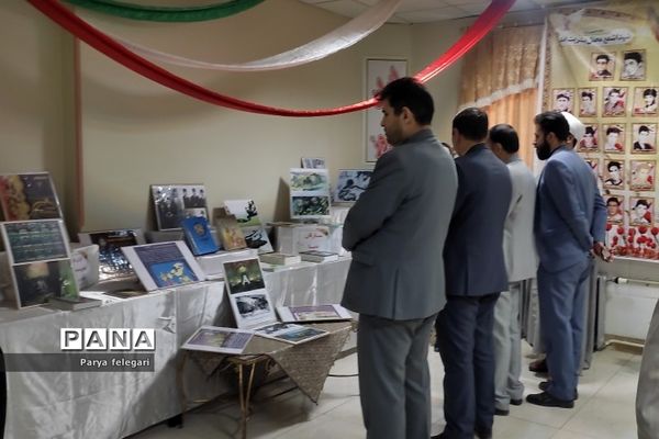 نمایشگاه مدرسه‌ انقلاب در آموزشگاه فرزانگان شهرستان قرچک