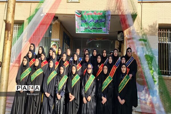برگزاری صبحگاه مشترک تشکل‌های دانش‌آموزی در دبیرستان توحید بافق
