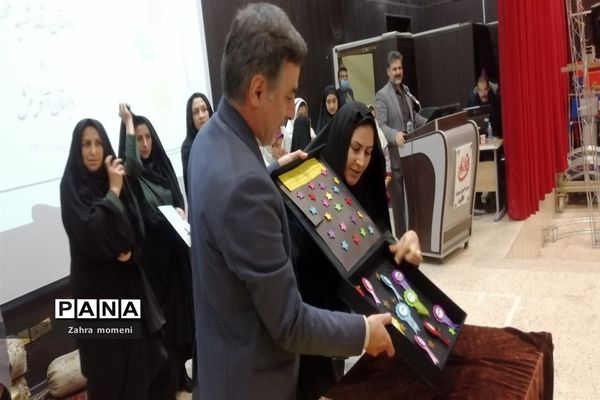 کارگاه آموزشی پیامدهای رویکرد آموزشی و فرهنگی و تربیت تک ساحتی و چند ساحتی در اقلید