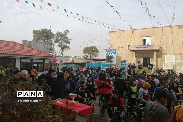همایش بزرگ دوچرخه سواری دانش‌آموزان در شیراز