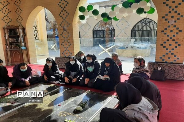 زیارت مقبره شهدای گمنام توسط دانش‌آموزان هنرستان سمیه منطقه ۱۳