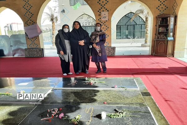 زیارت مقبره شهدای گمنام توسط دانش‌آموزان هنرستان سمیه منطقه ۱۳