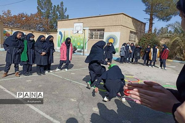 برگزاری مسابقات ورزشی به مناسبت دهه فجر آموزشگاه عدالت