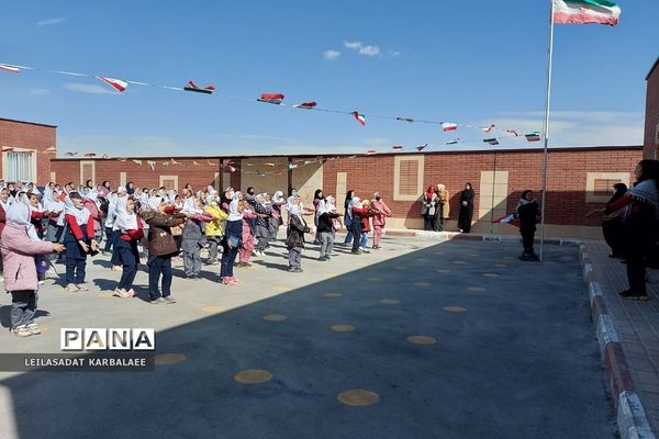 برگزاری جشن پیروزی انقلاب در دبستان بنت‌الهدی فشافویه