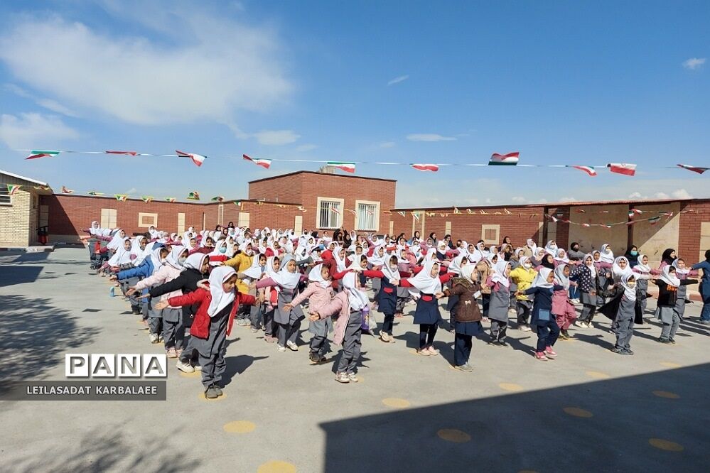 برگزاری جشن پیروزی انقلاب در دبستان بنت‌الهدی فشافویه