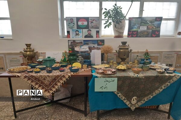 برگزاری جشنواره استان شناسی به مناسب دهه فجر در دبیرستان شهیده قزوینی منطقه ۱۳