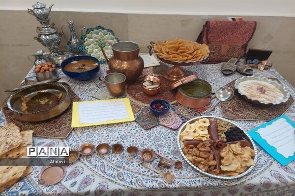 برگزاری جشنواره استان شناسی به مناسب دهه فجر در دبیرستان شهیده قزوینی منطقه ۱۳