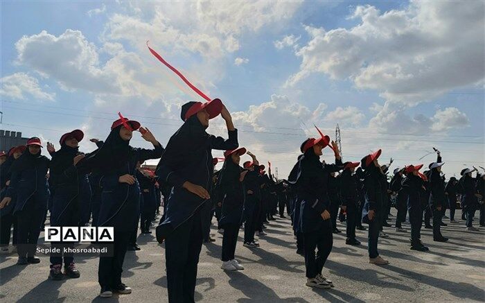 برگزاری مانور یاوران انقلاب در مدرسه شهید گلسفیدی پاکدشت/فیلم