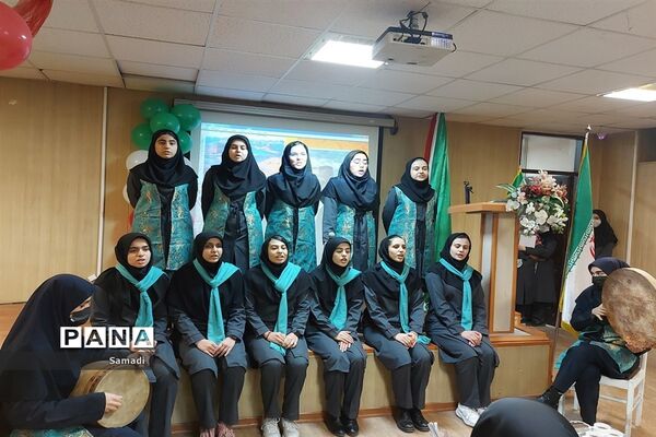 جشن چهل و چهارمین سالگرد پیروزی انقلاب در دبیرستان فرهنگ دختران منطقه ۱۳