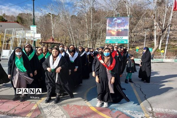 شرکت دانش‌آموزان دبیرستان شاهد حجاب منطقه ۱۳ در باغ موزه دفاع مقدس