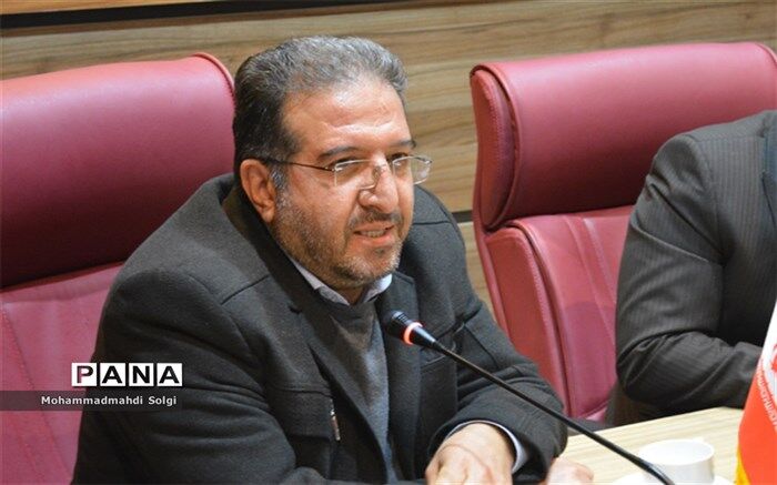 تجهیز مدارس باید برای همه یکسان و مستمر باشد