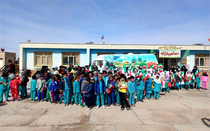 دبستان جامی روستای بجد خراسان جنوبی میزبان پیک امید کانون شد